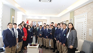 SİDNEY'DEKİ TÜRK OKULU ÖĞRENCİLERİ VALİ AKTAŞ'I ZİYARET ETTİ