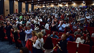 CUMHURİYET SENFONİSİ AYAKTA ALKIŞLANDI