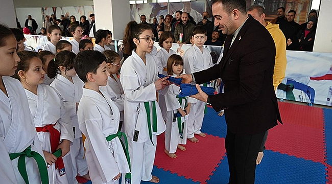 KARATE KURSUNDA KUŞAK BAĞLAMA TÖRENİ GERÇEKLEŞTİRİLDİ