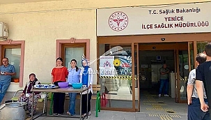 YENİCE'DE SAĞLIK PERSONELİ AŞURE DAĞITTI