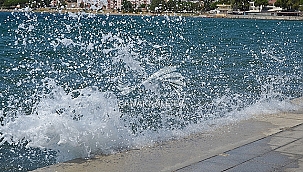 DALGALAR KIYIYI DÖVDÜ!