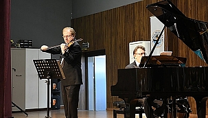 DİNLEYENLER ADETA BÜYÜLENDİ