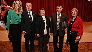 PROF.DR.ÜSTÜN DÖKMEN BİGALILARLA BULUŞTU