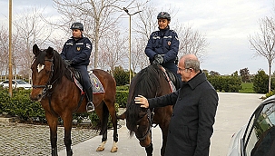  VALİ TORAMAN ATLI JANDARMA TİMİNİ ZİYARET ETTİ