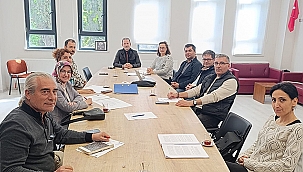 "EĞİTİM YÜZYILINDA 100 MÜMTAZ ŞAHSİYET"