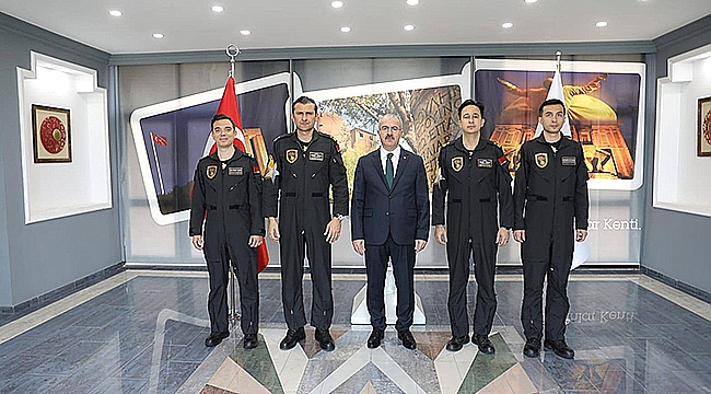 SOLOTÜRK EKİBİNDEN VALİ TORAMAN'A ZİYARET