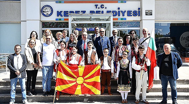 YURTDIŞINDAN GELEN ÇOCUKLAR KEPEZ BELEDİYE BAŞKAN ARSLAN'I ZİYARET ETTİ
