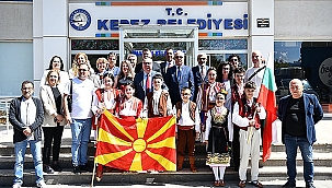 YURTDIŞINDAN GELEN ÇOCUKLAR KEPEZ BELEDİYE BAŞKAN ARSLAN'I ZİYARET ETTİ