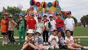 ÇOMÜ'LÜ GENÇLERDEN KÜTÜPHANEYE ŞENLİKLİ DESTEK