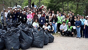 HALKLA İLİŞKİLER ÖĞRENCİLERİ ATİKHİSAR BARAJI'NI TEMİZLEDİ