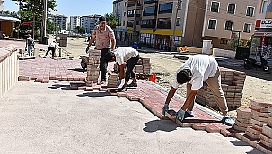 BARIŞ CADDESİNDE ÜSTYAPI YENİLEME ÇALIŞMASI ARALIKSIZ DEVAM EDİYOR