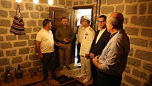 VALİ TORAMAN'DAN TARİHİ MÜZEYE ZİYARET