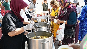 KEPEZDE AŞURE KAZANLARI BİRLİK İÇİN KAYNADI