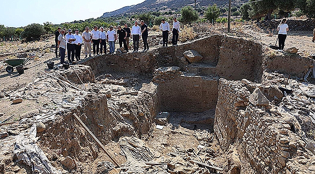 VALİ TORAMAN'DAN UĞURLU HÖYÜK KAZI ALANINA ZİYARET