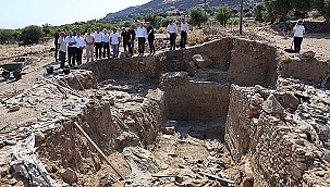 VALİ TORAMAN'DAN UĞURLU HÖYÜK KAZI ALANINA ZİYARET