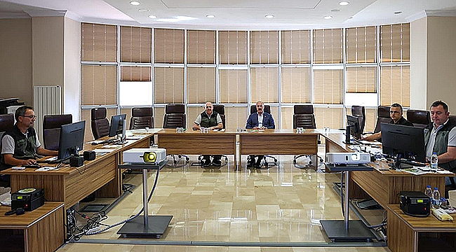 VALİ TORAMAN, YANGIN YÖNETİM MERKEZİNİ ZİYARET ETTİ