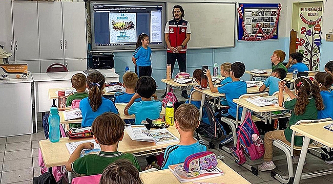 ÇANAKKALE MEB AKUB GÖNÜLLÜLERİNDEN "YEŞİL VATAN" TEMALI ORMAN SEVGİSİ EĞİTİMİ