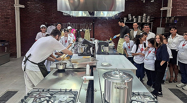 DARDANOS MUTFAK AKADEMİSİ'NDE ÇOCUKLAR İÇİN RENKLİ MAKARNA ATÖLYESİ