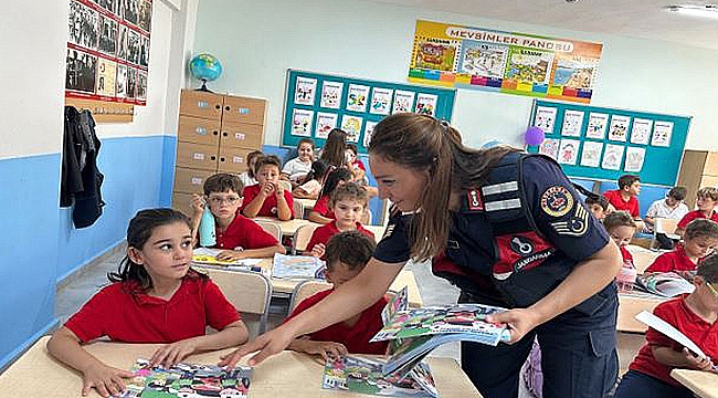 JANDARMA'DAN ÖĞRENCİLERE MAHREMİYET VE AKRAN ZORBALIĞI EĞİTİMİ