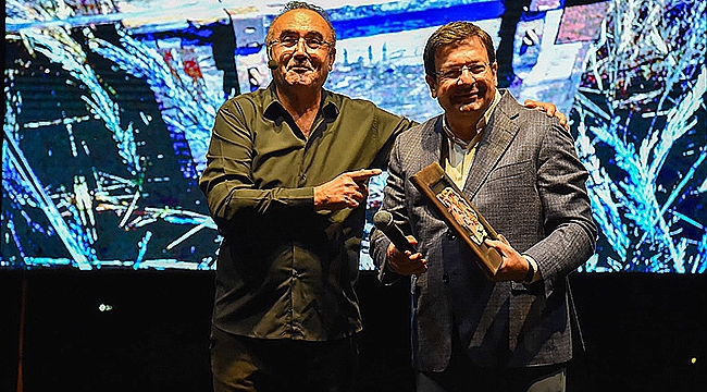 SUNAY AKIN'DAN BÜYÜK ALKIŞ ALAN GÖSTERİ