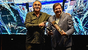 SUNAY AKIN'DAN BÜYÜK ALKIŞ ALAN GÖSTERİ