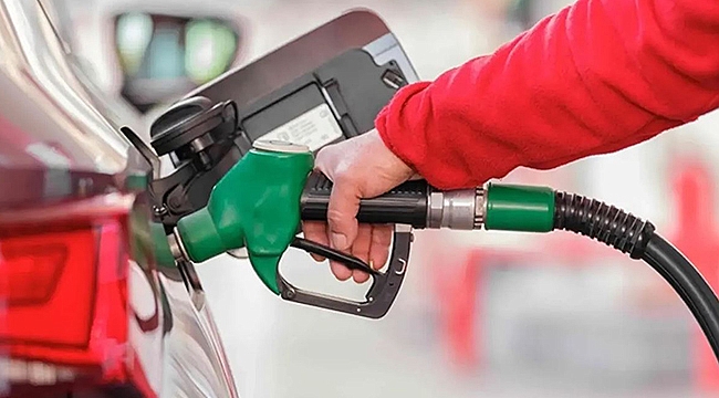 BENZİNE 1 LİRALIK İNDİRİM GELİYOR