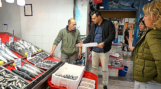 ÇANAKKALE'NİN BALIKLARI, SOKAKTAKİ CAN DOSTLARA MAMA OLUYOR!