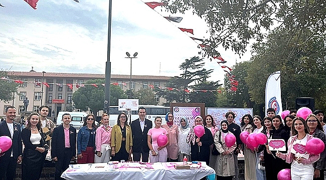 ÇOMÜ SAĞLIK HİZMETLERİ MYO'DAN MEME KANSERİ FARKINDALIK ETKİNLİĞİ