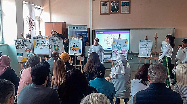  DİJİTAL VATANDAŞLIK EĞİTİMİ PROJESİ KAPSAMINDA ÇANAKKALE'DE SAHA ZİYARETLERİ GERÇEKLEŞTİRİLDİ