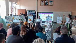  DİJİTAL VATANDAŞLIK EĞİTİMİ PROJESİ KAPSAMINDA ÇANAKKALE'DE SAHA ZİYARETLERİ GERÇEKLEŞTİRİLDİ