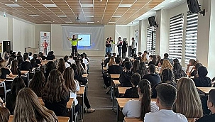 JANDARMA EKİPLERİNDEN ÖĞRENCİLERE TRAFİK VE GÜVENLİ SÜRÜŞ EĞİTİMİ