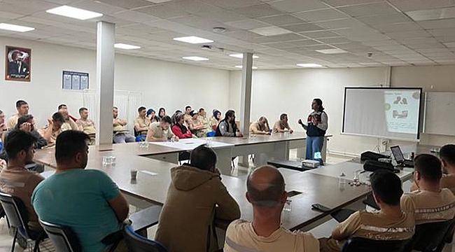 "KADINA EL KALKAMAZ"