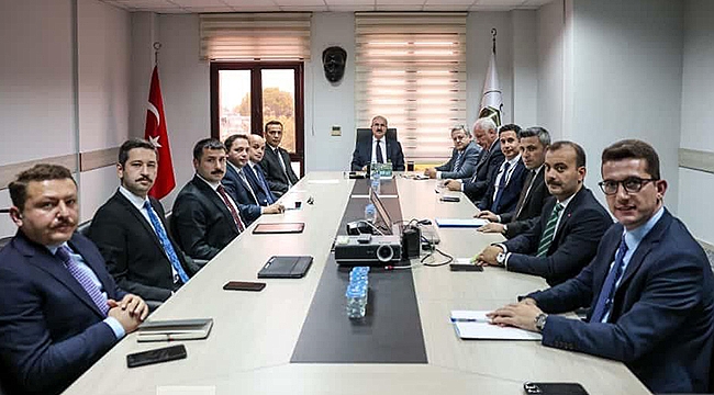 VALİ TORAMAN BAŞKANLIĞINDA DEĞERLENDİRME TOPLANTISI YAPILDI