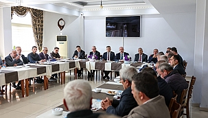 VALİ TORAMAN BAYRAMİÇ'TE MUHTARLARLA BİR ARAYA GELDİ