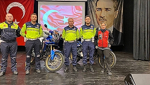 EZİNE'DE MOTOSİKLET SÜRÜCÜLERİNE TRAFİK EĞİTİMİ VERİLDİ