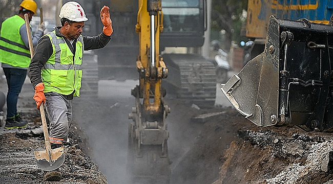  HALİL AYDEMİR SOKAK'TA ALTYAPI YENİLEME ÇALIŞMALARI YÜRÜTÜLÜYOR