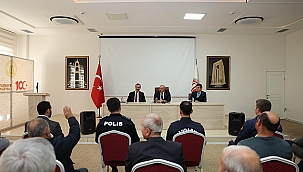 VALİ TORAMAN, ECEABAT'TA MUHTARLARLA BİR ARAYA GELDİ