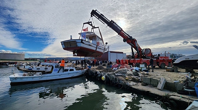 BİLİM-1 ARAŞTIRMA VE UYGULAMA GEMİSİ YENİDEN DENİZE İNDİRİLDİ