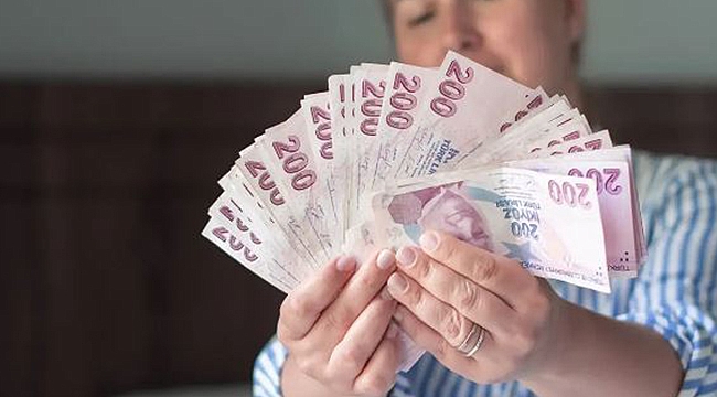 EMEKLİ MAAŞ FARKLARI HESAPLARA YATIRILDI