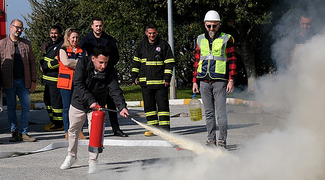ÇOMÜ'DE DEPREM HAFTASI KAPSAMINDA YANGIN TATBİKATI DÜZENLENDİ