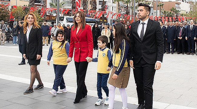  CUMHURİYET MEYDANI'NDA 23 NİSAN TÖRENİ