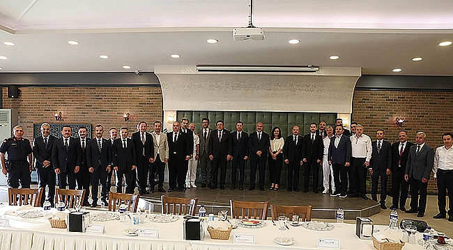 VALİ TORAMAN'DAN VEDA YEMEĞİ