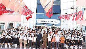 VALİ TORAMAN KARNE SEVİNCİNE ORTAK OLDU