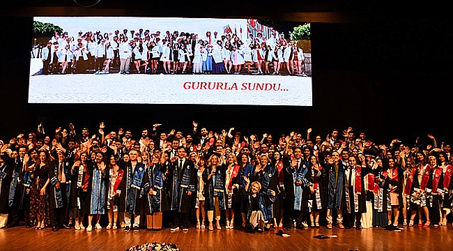  ÇOMÜ TIP FAKÜLTESİ MEZUNİYET TÖRENİ GERÇEKLEŞTİRİLDİ